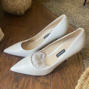 Nine West Women's white Heels worn once